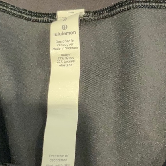 EUC LULULEMON HIGH RISE BLACK LEGGING. I THINK THEY ARE THE 23” INSEAM SIZE 8. - Picture 4 of 6